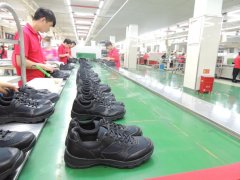 奥康亮相首届进博会，是“犟人”更做匠人