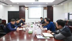 12月20日，连云港港口集团副总裁张永波一行到集团业务洽谈，董事局主席、总裁李湘平等领导陪同