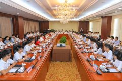 让青春朝气洋溢在海螺——集团公司召开青年员工座谈会及专题党课
