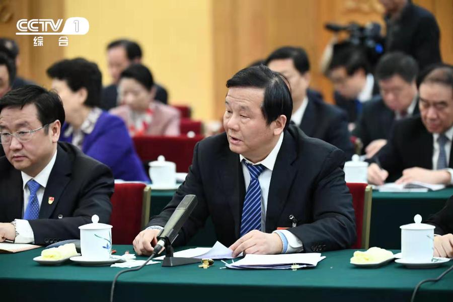 央视《新闻联播》| 总书记来到河南团，宇通总裁汤玉祥向总书记汇报